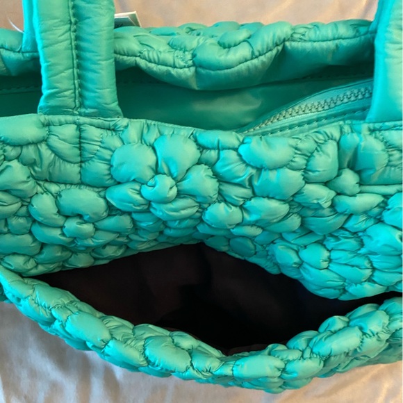 NWT WILDFOX LARGE PUFFY TOTE BAG - GREEN - Picture 7 of 7